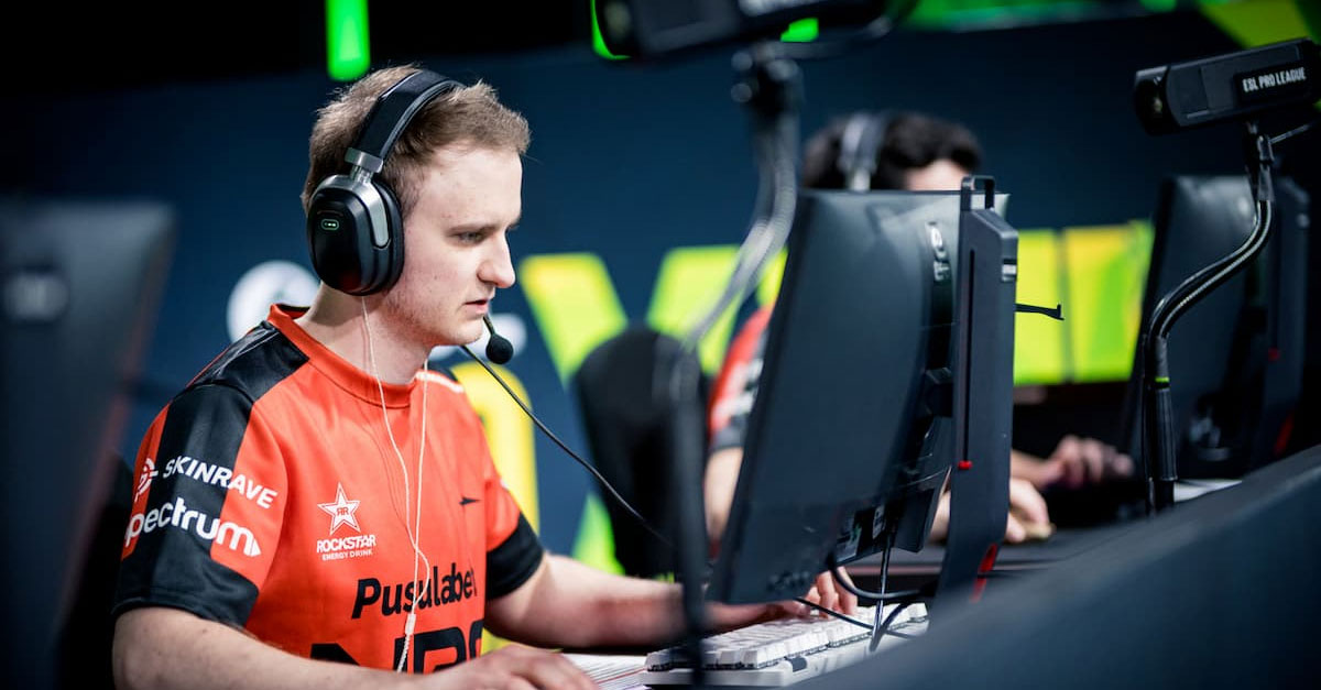 CS2-spiller XoTiC bænker sig selv – fokus på forretning og cs skins