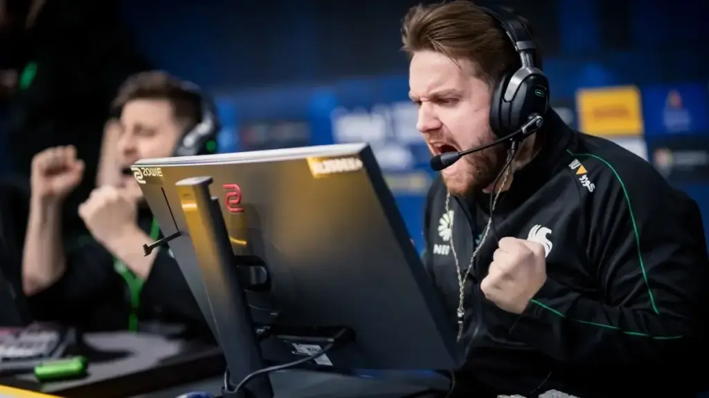 Falcons en MOUZ in CS2: waarom stilzitten hun rosters kan breken